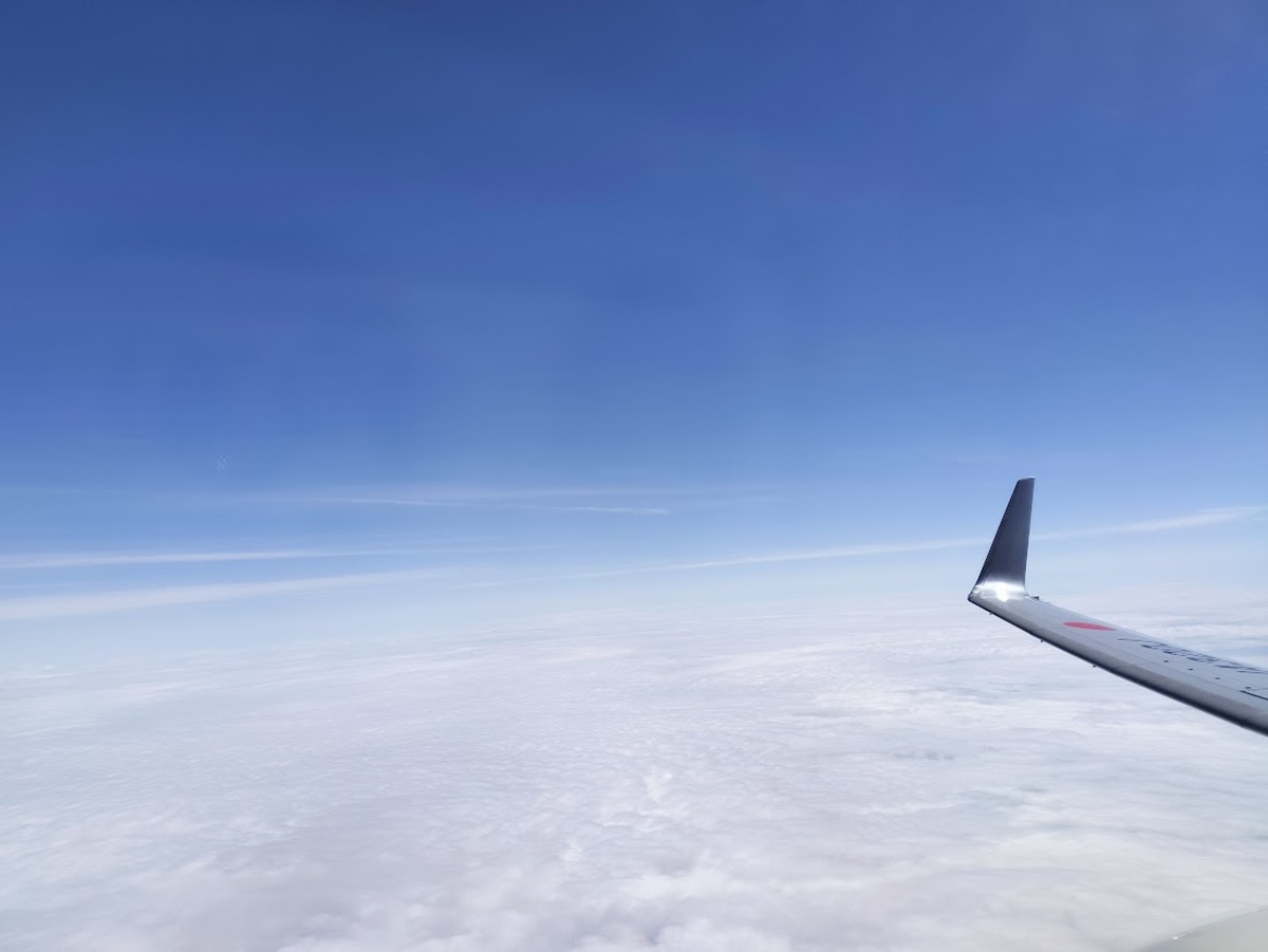 羽田から高松空港へ向かう飛行機の窓から見た景色